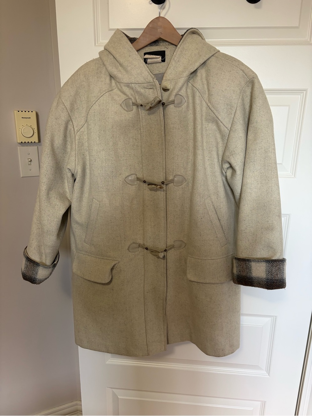 Gorgeous warm hooded Ellabee wool blend Pea Coat in Light Beige size large